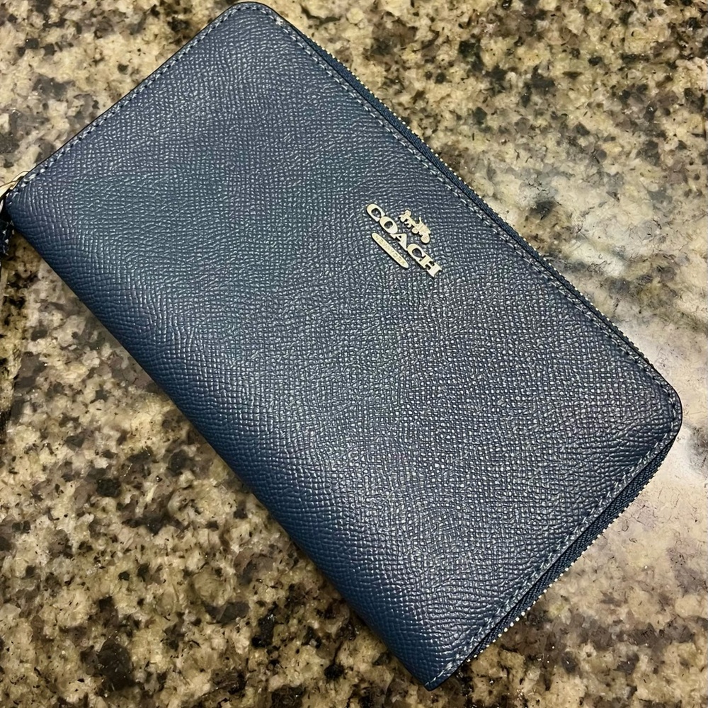 🌸SOLD🌸 NWT Coach XGRN Large Phone Wallet Wristlet - Picture 2 of 8